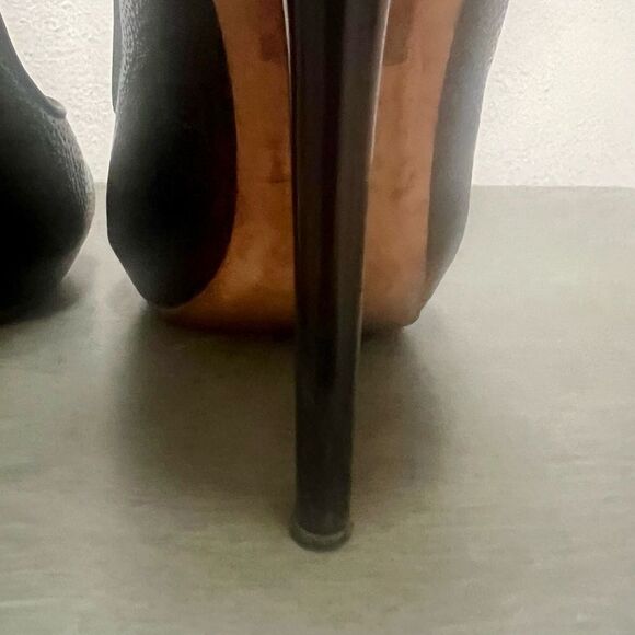 Alexander McQueen Leather Peep Toe Stiletto Heels Sz 8 Black Paisley Luxury Edgy - Picture 10 of 16